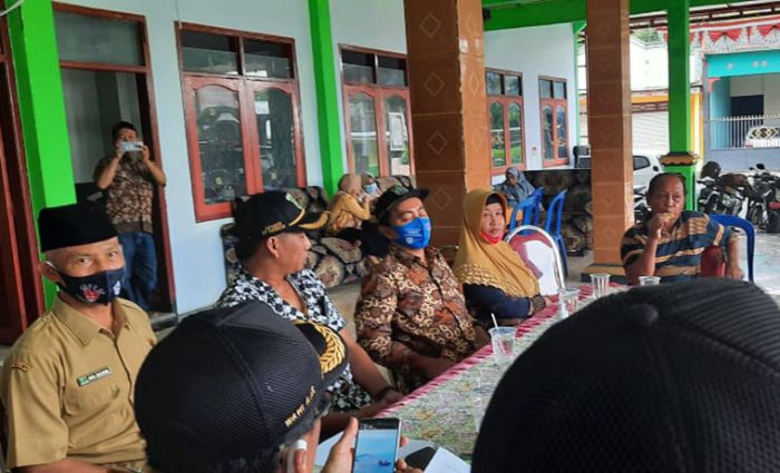 Ngaku Tanahnya Diklaim Orang, Ahli Waris Datangi Kantor Desa Bulukandang Minta Dimediasi Ngaku Tanahnya Diklaim Orang, Ahli Waris Datangi Kantor Desa Bulukandang Minta Dimediasi