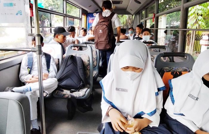 Literasi di Atas Bus Sekolah, Upaya Peningkatan Pelayanan Transportasi dari Dishub Kota Pasuruan Literasi di Atas Bus Sekolah, Upaya Peningkatan Pelayanan Transportasi dari Dishub Kota Pasuruan