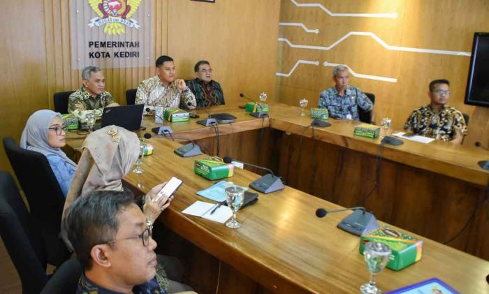 Kendalikan Inflasi, Wali Kota Kediri dan TPID Ikuti Arahan Presiden Kendalikan Inflasi, Wali Kota Kediri dan TPID Ikuti Arahan Presiden
