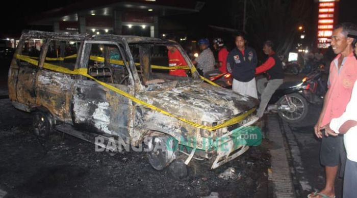 Toyota Kijang Terbakar Usai Isi BBM, Diduga Korsleting