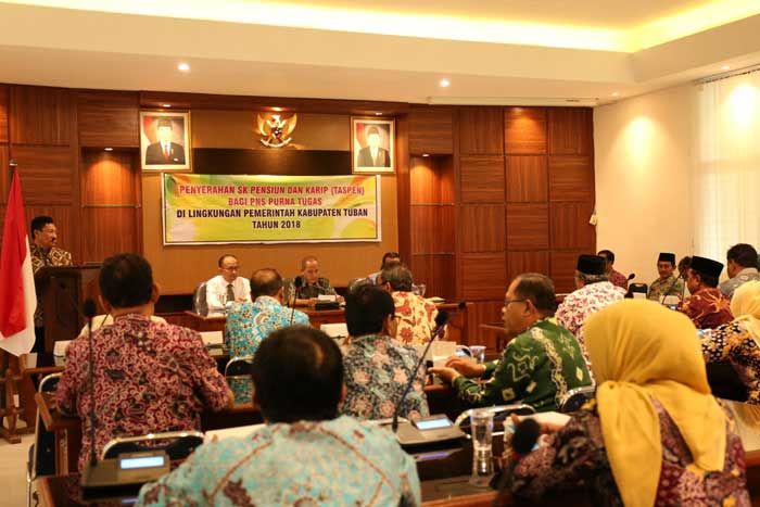 20 ASN di Tuban Terima SK Pensiun, Sekda: Tetap Jaga Silaturahmi 20 ASN di Tuban Terima SK Pensiun, Sekda: Tetap Jaga Silaturahmi