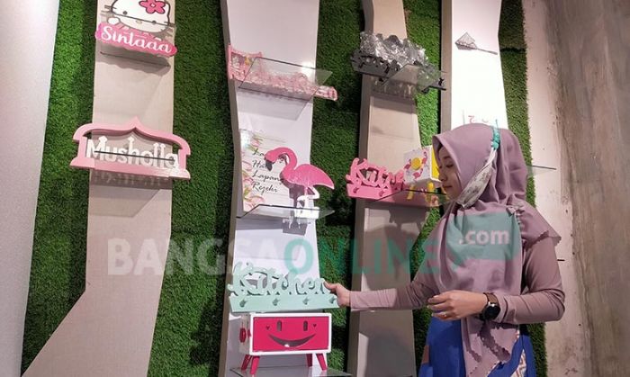 Berawal Buatkan Sang Istri Hiasan Dinding, Usaha Pria Asal Blitar Ini Tembus Pasar Asia Tenggara