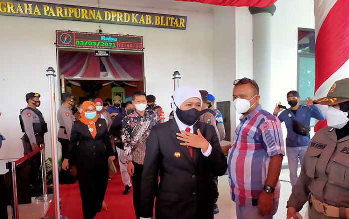 Sertijab, Gubernur Khofifah Sampaikan Tiga Pesan ke Bupati Blitar Sertijab, Gubernur Khofifah Sampaikan Tiga Pesan ke Bupati Blitar