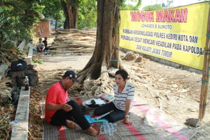 Mogok Makan di Kejati Jatim, Yohanes Ingin Jalan Kaki Temui Presiden Mogok Makan di Kejati Jatim, Yohanes Ingin Jalan Kaki Temui Presiden