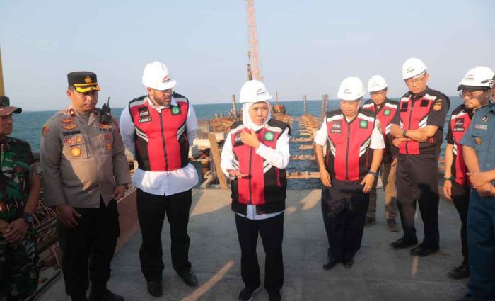Gubernur Khofifah Perpanjang Dermaga dan Perluas Gudang Pelabuhan di Probolinggo