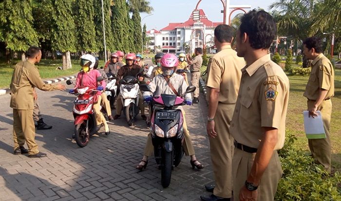 Disiplin ASN Jadi Penekanan Komisi I DPRD Gresik di LKPJ APBD 2017 Disiplin ASN Jadi Penekanan Komisi I DPRD Gresik di LKPJ APBD 2017