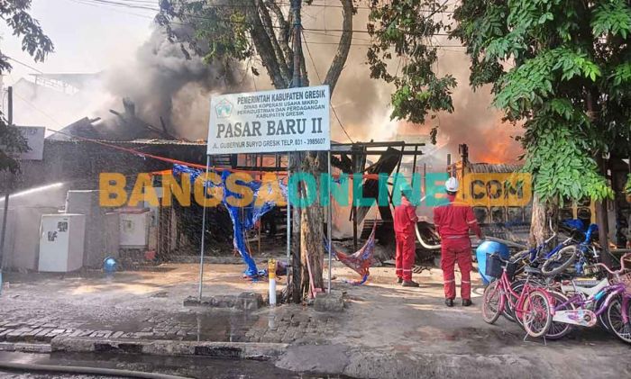 33 Stan Pasar Baru II Milik Pemkab Gresik Ludes Terbakar