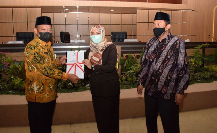 Pemkab dan DPRD Lamongan Setujui 6 Raperda Tahap II Tahun 2020 Pemkab dan DPRD Lamongan Setujui 6 Raperda Tahap II Tahun 2020
