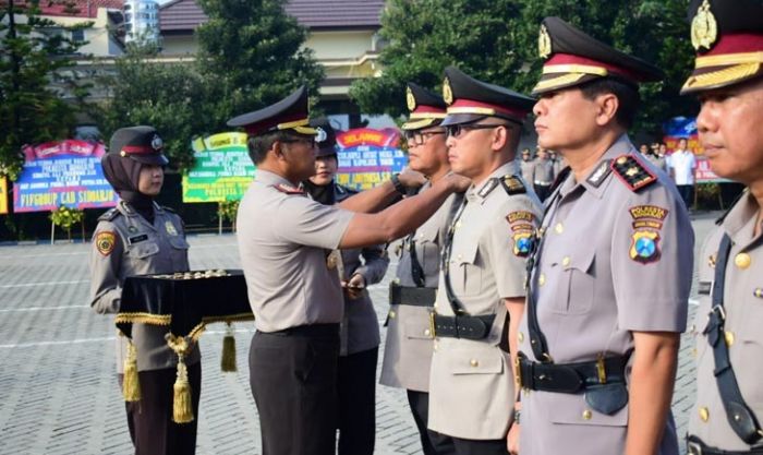 Kapolresta Sidoarjo Pimpin Sertijab Tiga Kasat dan Kapolsek Porong Kapolresta Sidoarjo Pimpin Sertijab Tiga Kasat dan Kapolsek Porong