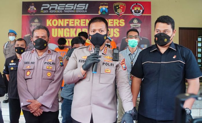 Polresta Sidoarjo Ungkap Pengeroyokan Salah Sasaran di Ganting Gedangan Polresta Sidoarjo Ungkap Pengeroyokan Salah Sasaran di Ganting Gedangan