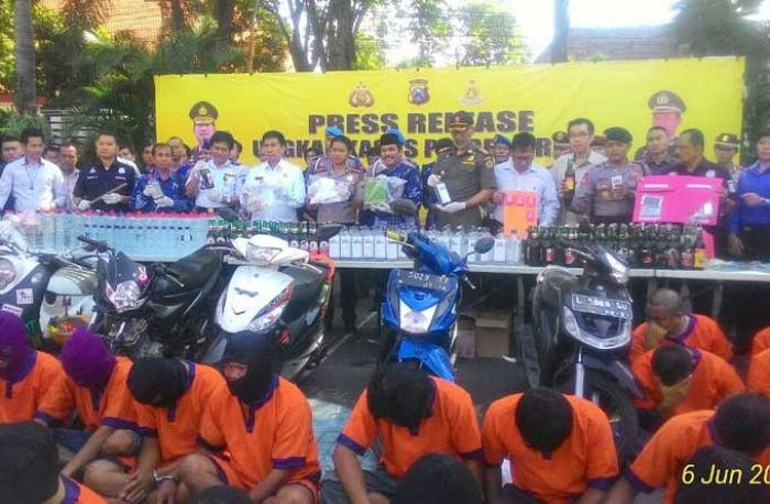 13 Hari Gelar Operasi Pekat, Polres Gresik Bongkar 822 Kasus Kriminal 13 Hari Gelar Operasi Pekat, Polres Gresik Bongkar 822 Kasus Kriminal