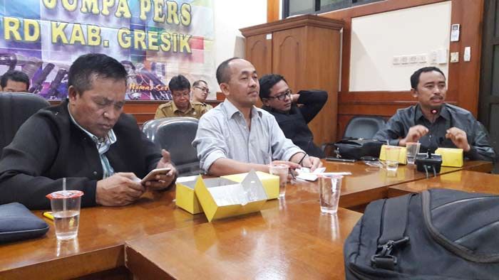 DPRD Gresik Telisik Raibnya Angaran Perbaikan Jalan Harun Thohir Rp 5 M DPRD Gresik Telisik Raibnya Angaran Perbaikan Jalan Harun Thohir Rp 5 M