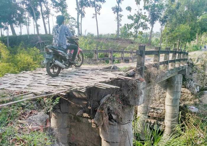 Rusak Parah, Jembatan Penghubung di Wonodadi Belum Tersentuh Pemkab Blitar Rusak Parah, Jembatan Penghubung di Wonodadi Belum Tersentuh Pemkab Blitar