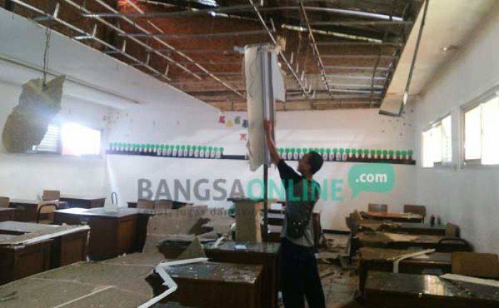 Diterjang Puting Beliung, Enam Ruangan SMA MT Bojonegoro Runtuh Diterjang Puting Beliung, Enam Ruangan SMA MT Bojonegoro Runtuh