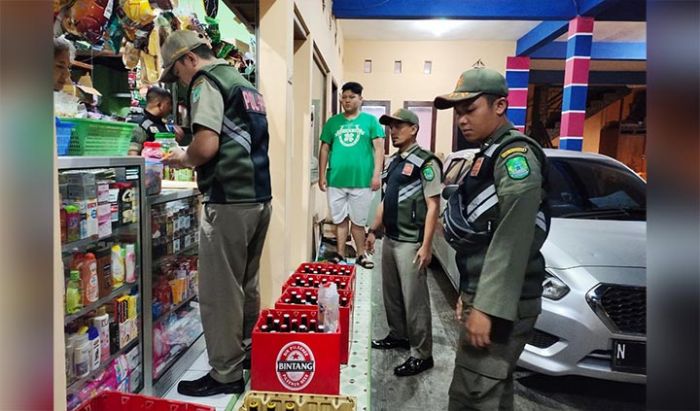 Razia di Tretes, Satpol PP Pasuruan Amankan 582 Miras Berbagai Merk Razia di Tretes, Satpol PP Pasuruan Amankan 582 Miras Berbagai Merk