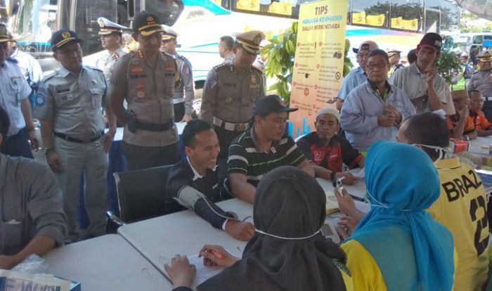 Jaga Keselamatan Penumpang Saat Mudik, Kru Bus di Terminal Purabaya Periksa Kesehatan