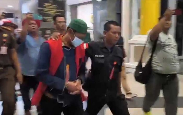 Dugaan Korupsi Beras CSR di Desa Roomo, Kejari Gresik Tahan Kades, Sekretaris, dan Ketua BPD Dugaan Korupsi Beras CSR di Desa Roomo, Kejari Gresik Tahan Kades, Sekretaris, dan Ketua BPD