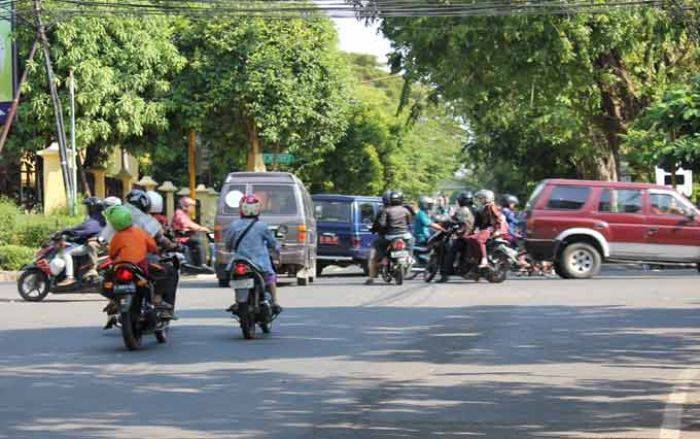 Traffic Light di Tuban Mati, Lalin Semrawut Tanpa Penjagaan Polisi Traffic Light di Tuban Mati, Lalin Semrawut Tanpa Penjagaan Polisi