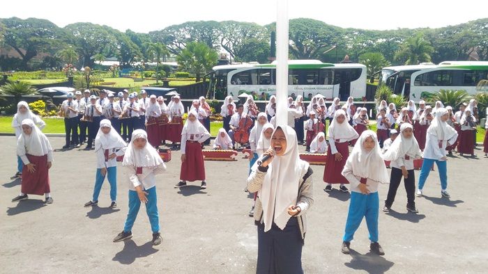 Sambut Hardiknas 2018, Puluhan Siswa di Malang Gelar Gladi Bersih Sambut Hardiknas 2018, Puluhan Siswa di Malang Gelar Gladi Bersih