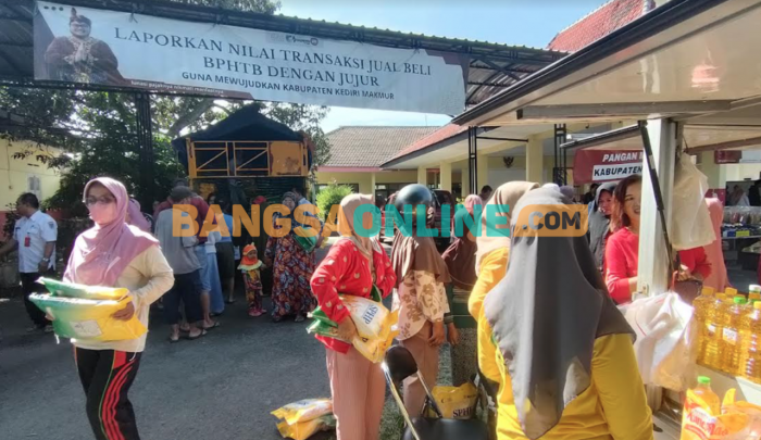 Pemkab Kediri Gelar Operasi Pasar Murah di Kecamatan Pagu dengan Produk UMKM dan Komoditas Pangan Pemkab Kediri Gelar Operasi Pasar Murah di Kecamatan Pagu dengan Produk UMKM dan Komoditas Pangan