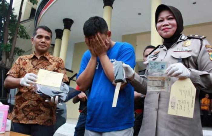 Ngaku Anggota Reserse, Pria Ini Cabuli Gadis 21 Tahun di Hotel Mulyorejo Ngaku Anggota Reserse, Pria Ini Cabuli Gadis 21 Tahun di Hotel Mulyorejo