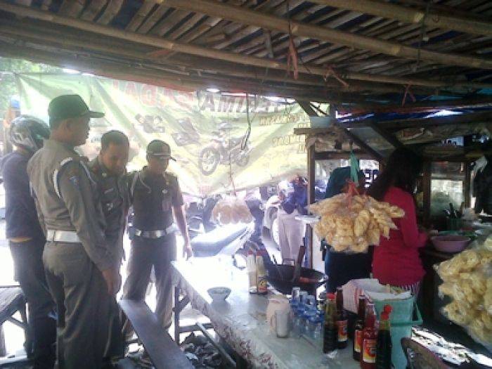Ramadan, Warung Buka Siang Hari Dirazia Ramadan, Warung Buka Siang Hari Dirazia
