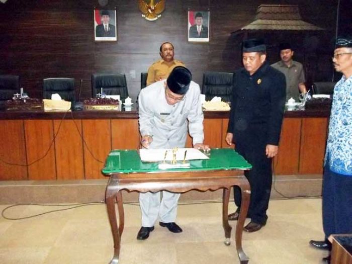 Rapat Paripurna DPRD Nganjuk Sahkan Perda Kenaikan Tarif RSUD Rapat Paripurna DPRD Nganjuk Sahkan Perda Kenaikan Tarif RSUD