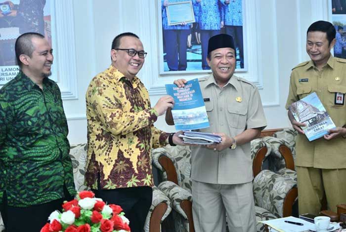 Bupati Fadeli Ingin Lamongan jadi Role Model Ekonomi Syariah Bupati Fadeli Ingin Lamongan jadi Role Model Ekonomi Syariah