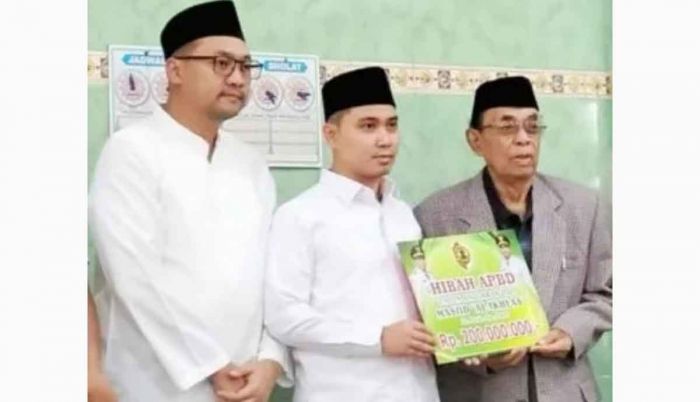 Bupati Mojokerto Rayakan Idul Fitri dengan Silaturahmi dan Salurkan Hibah ke Masjid Bupati Mojokerto Rayakan Idul Fitri dengan Silaturahmi dan Salurkan Hibah ke Masjid