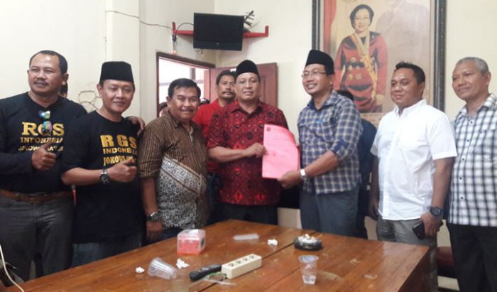 Daftar Bacawabup di PDIP, Nadir Dikawal Puluhan Massa RGS dan Senior PKB Daftar Bacawabup di PDIP, Nadir Dikawal Puluhan Massa RGS dan Senior PKB