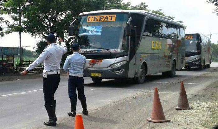 Bus Patas Wajib Masuk Terminal Ngawi Bus Patas Wajib Masuk Terminal Ngawi