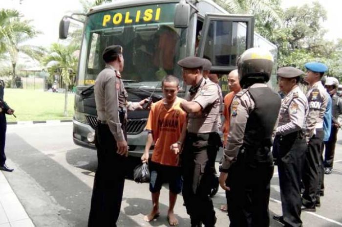 Sempat Dititipkan, 14 Tahanan Dikembalikan ke Rutan Polres Blitar Sempat Dititipkan, 14 Tahanan Dikembalikan ke Rutan Polres Blitar