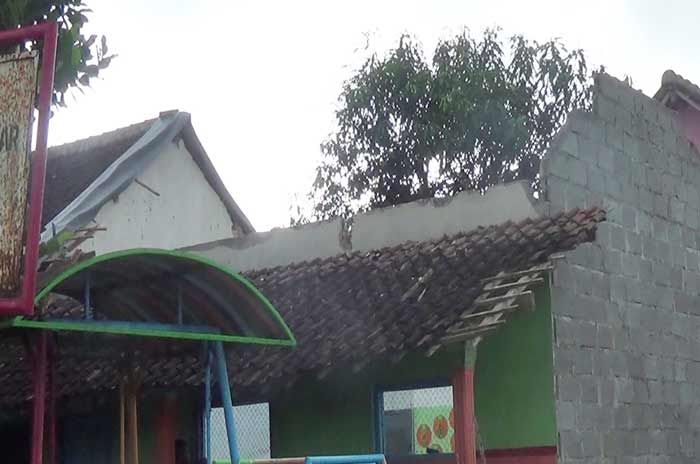 Dinas Pendidikan Blitar Alokasikan Rp 500 Juta untuk Rehab 12 Bangunan TK yang Rusak Berat Dinas Pendidikan Blitar Alokasikan Rp 500 Juta untuk Rehab 12 Bangunan TK yang Rusak Berat