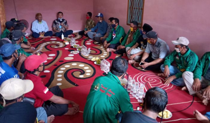 Pilbup Lamongan 2020: Pasangan Yesbro Disambati Pupuk Bersubsidi Petani Hutan Pilbup Lamongan 2020: Pasangan Yesbro Disambati Pupuk Bersubsidi Petani Hutan