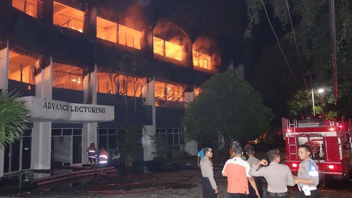 Cari Tahu Penyebab Kebakaran Undar, Polres Jombang Masih Kumpulkan Bukti-bukti Cari Tahu Penyebab Kebakaran Undar, Polres Jombang Masih Kumpulkan Bukti-bukti