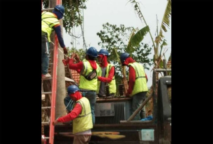 Warga Kerek Apresiasi Reaksi Cepat PLN Tuban Benahi Gangguan Listrik Warga Kerek Apresiasi Reaksi Cepat PLN Tuban Benahi Gangguan Listrik