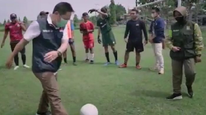​Peduli Pembinaan Olahraga, Wali Kota Mojokerto Kunjungi Tempat Latihan Sepak Bola