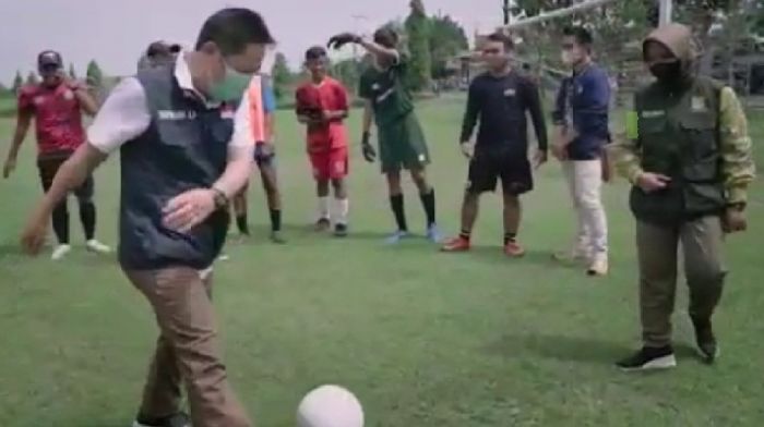 Peduli Pembinaan Olahraga, Wali Kota Mojokerto Kunjungi Tempat Latihan Sepak Bola Peduli Pembinaan Olahraga, Wali Kota Mojokerto Kunjungi Tempat Latihan Sepak Bola