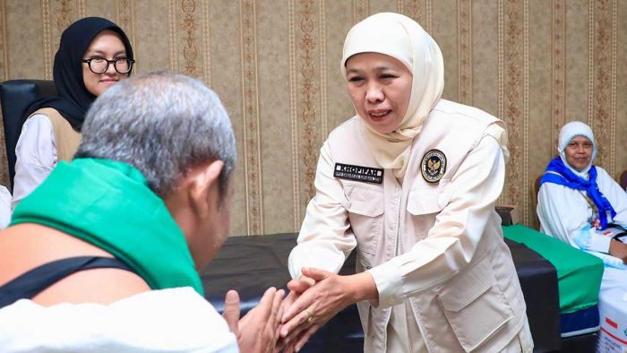 Lepas Kloter Terakhir Jamaah Haji Embarkasi Surabaya, Gubernur Khofifah: Jaga Kesehatan dan Ibadah