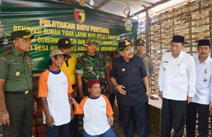Gubernur Jatim, Pangdam dan Bupati Gresik Letakkan Batu Pertama Program RTLH di Mojowungu