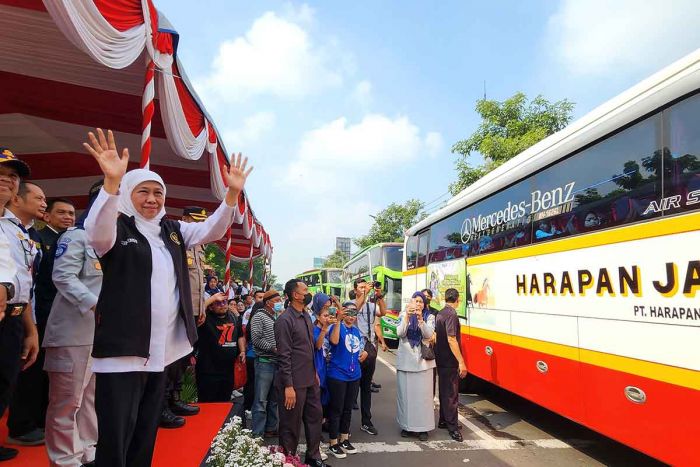 Berangkatkan 90 Bus Mudik Gratis, Gubernur Khofifah: Selamat Mudik Salam Hangat untuk Keluarga