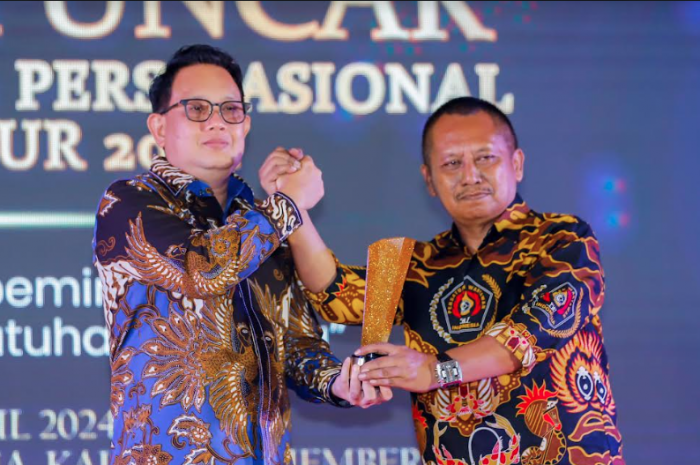 Malam Puncak Hari Pers Nasional, Pj Gubernur Jatim Terima Prapanca Award 2024 Malam Puncak Hari Pers Nasional, Pj Gubernur Jatim Terima Prapanca Award 2024