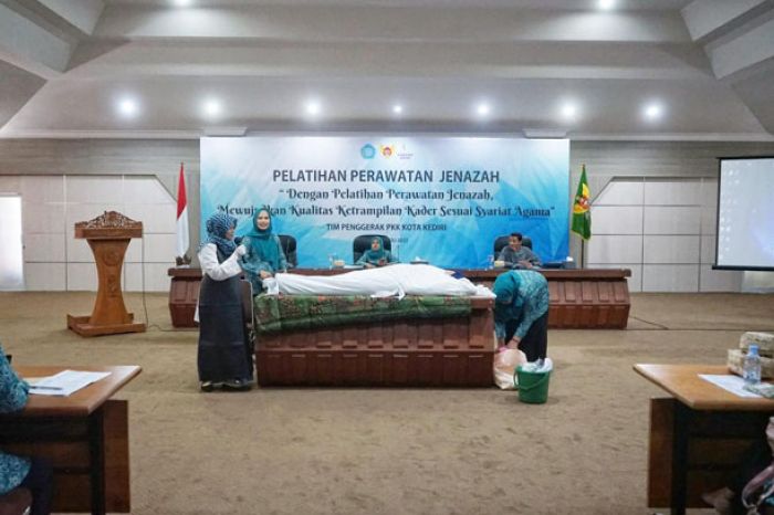 TP PKK Kota Kediri Gelar Pelatihan Pemulasaraan Jenazah, Bunda Fey Harapkan Peserta Percaya Diri TP PKK Kota Kediri Gelar Pelatihan Pemulasaraan Jenazah, Bunda Fey Harapkan Peserta Percaya Diri