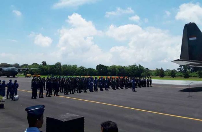 Dua Unit Pesawat Hercules Berangkatkan Jenazah KH Hasyim Muzadi