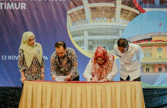 Plt Bupati Gresik Teken Serah Terima Pengelolaan Sementara Stadion Gelora Joko Samudro Plt Bupati Gresik Teken Serah Terima Pengelolaan Sementara Stadion Gelora Joko Samudro