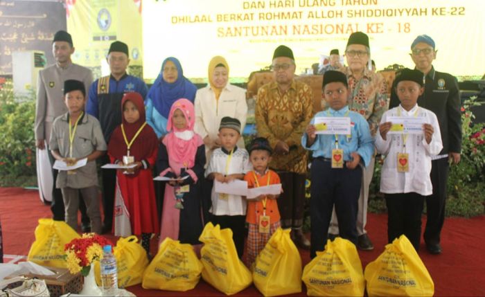 Peringatan Maulid Nabi dan HUT ke-22, Dhibra Shiddiqiyah Gelar Santunan Nasional 30 Ribu Anak Yatim Peringatan Maulid Nabi dan HUT ke-22, Dhibra Shiddiqiyah Gelar Santunan Nasional 30 Ribu Anak Yatim