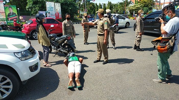 Tak Pakai Masker, 14 Warga di Sidoarjo Dihukum Push Up 