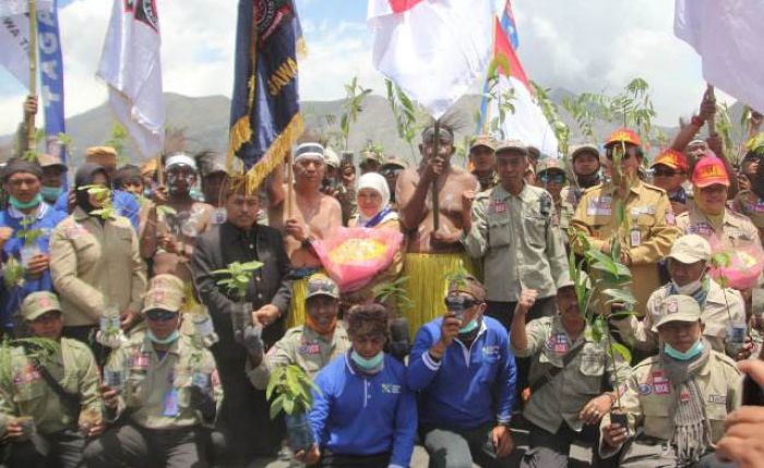 RI Penyumbang Terbesar ke-2 Sampah plastik, Khofifah Ajak Tagana Kampanye Sadar Bahaya Plastik RI Penyumbang Terbesar ke-2 Sampah plastik, Khofifah Ajak Tagana Kampanye Sadar Bahaya Plastik