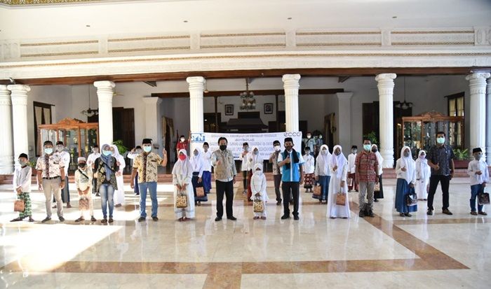 Peringati Mayday, SPN Sidoarjo Bagikan 1.500 Bingkisan ke Anak Yatim dan Dhuafa Peringati Mayday, SPN Sidoarjo Bagikan 1.500 Bingkisan ke Anak Yatim dan Dhuafa