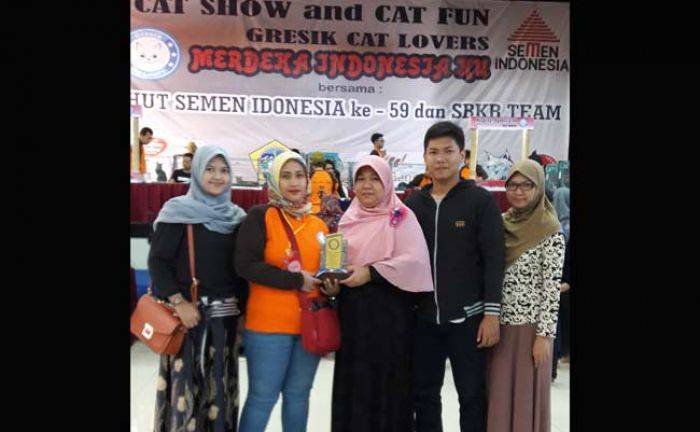 Keluarga H. Khozin Sabet Penghargaan Pemerhati Kucing Keluarga H. Khozin Sabet Penghargaan Pemerhati Kucing